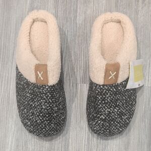 Cozy Black and Cream Women's Slippers